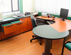 Эргономичные офисные  столы 